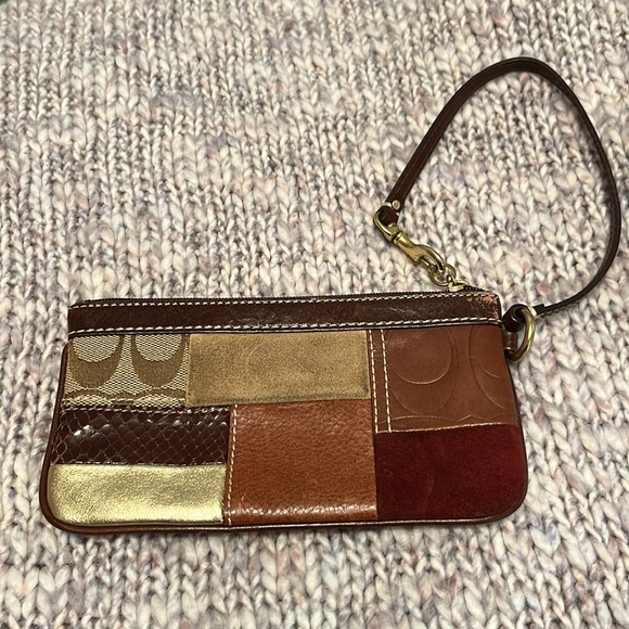 COACH LEGACY VINTAGE HOLIDAY PATCHWORK WRISTLET COIN PURSE MULTI COLOR - Picture 1 of 6